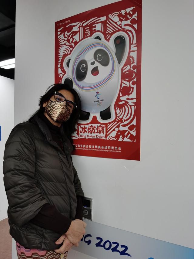 她随即看向骆风棠：棠伢子，你咋看？骆风棠微笑着道：想去就去呗，大不了咱延迟一日家去也无妨。